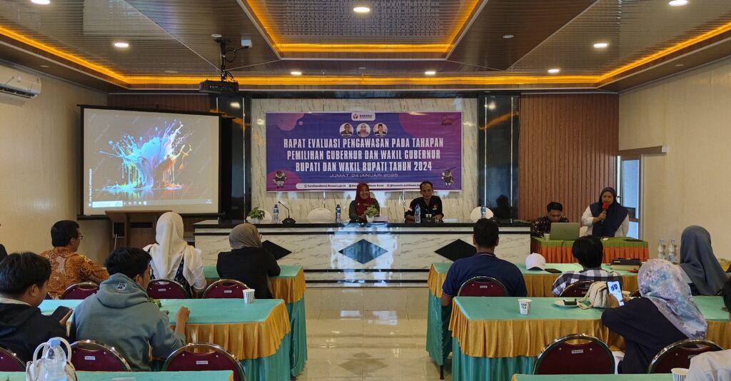 Rapat Evaluasi, Bawaslu Sumbawa Barat Sampaikan Kunci Sukses Pengawasan Pilkada 2024